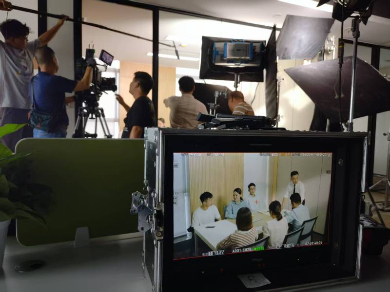佳木斯TVC拍摄公司：科技产品视觉化大师，诠释未来感与功能美学